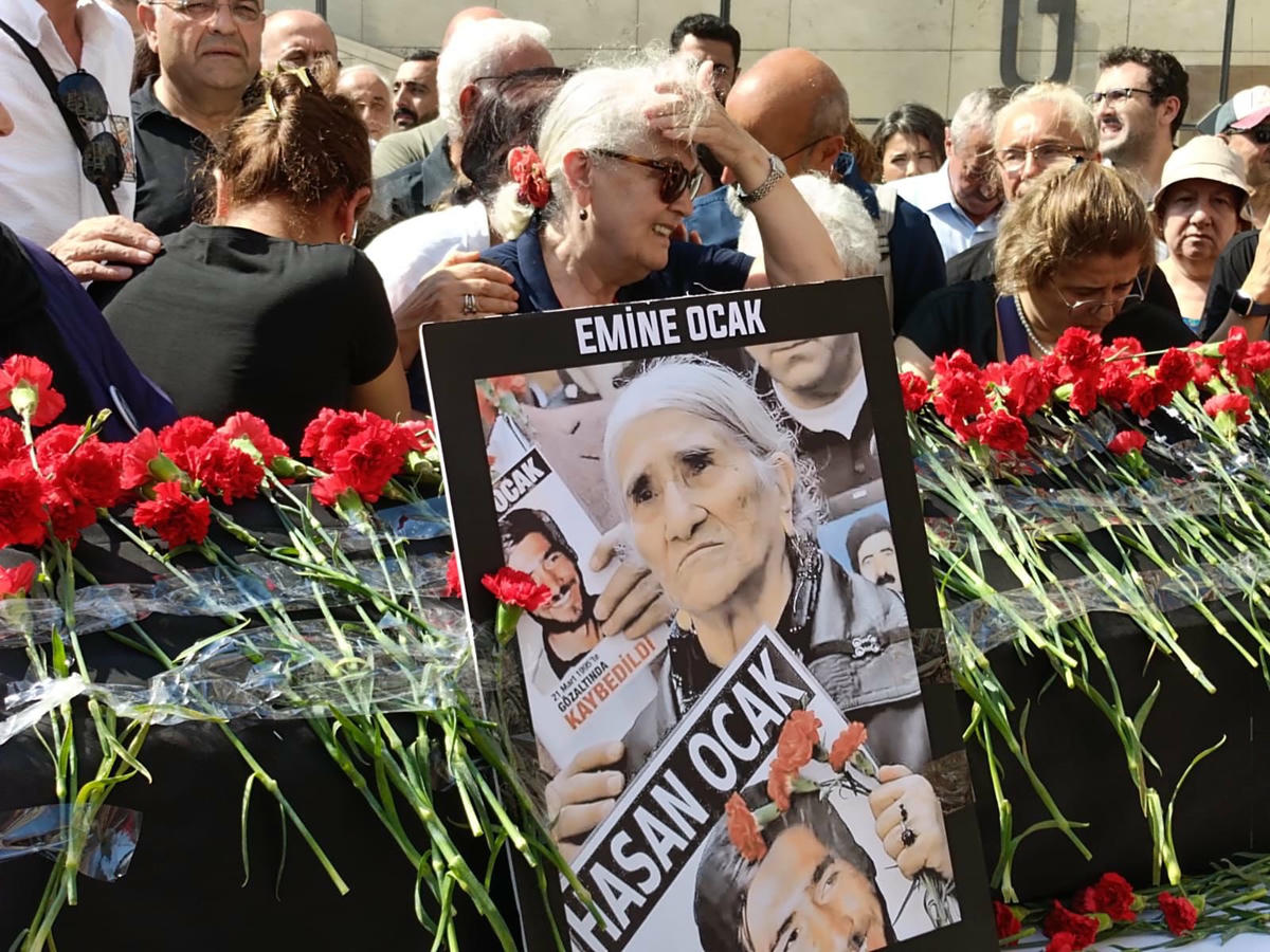 Emine Ocak Galatasaray’dan uğurlandı: Kayıplar bulunana dek buradayız